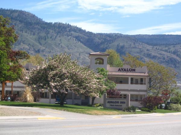 Auf dem Foto ist das Objekt Avalon Inn in der Stadt Osoyoos zu sehen.