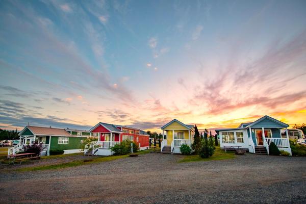 Narrows Too Camping Resort Loft Cottage 12 - Maine