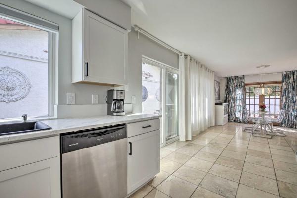 Billede 5: Sun Deck, Hot Tub and Kayak Lakefront Tempe House