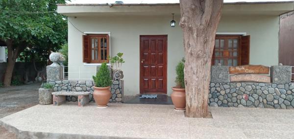 Na fotografii je vidět objekt Casa y Departamentos Valle del Bermejo nacházející se ve městě Villa Unión.