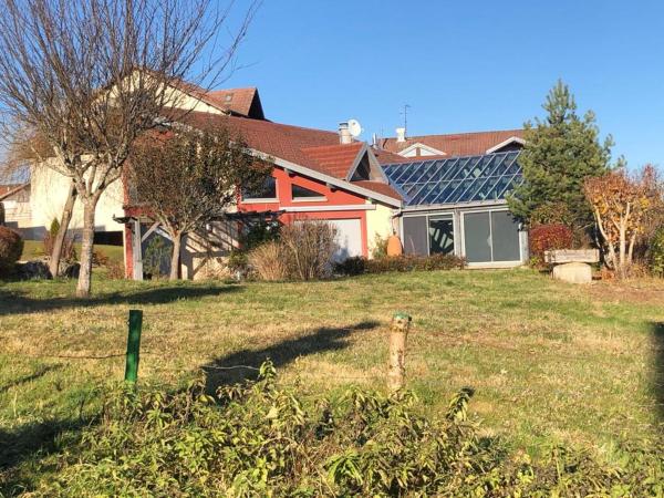 Na fotografii je vidět objekt villa Padivier nacházející se ve městě Malpas.