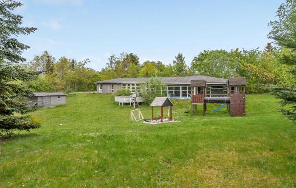 A la foto es mostra l'objecte Nice Home In Ebeltoft With Kitchen situat a la ciutat de Ebeltoft.