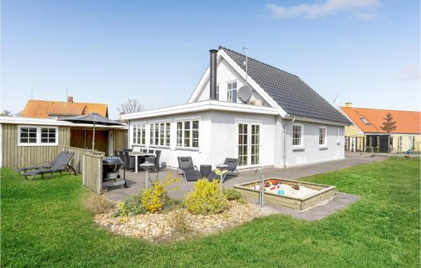 På billedet ses objektet Holiday Home Glesborg With A Fireplace 7 beliggende i byen Bønnerup Strand.