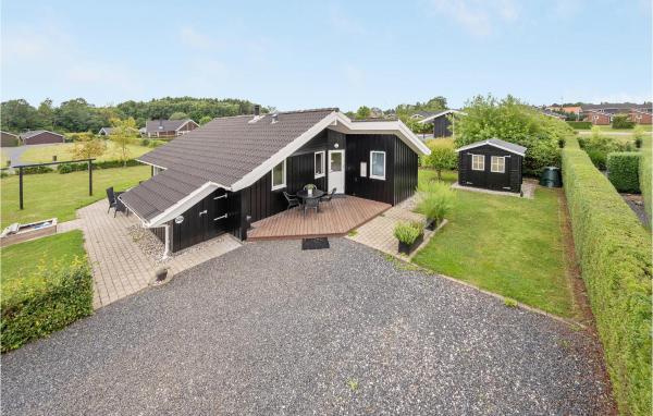 På billedet ses objektet Holiday Home Pøt Strandby Juelsminde Sa beliggende i byen Sønderby.