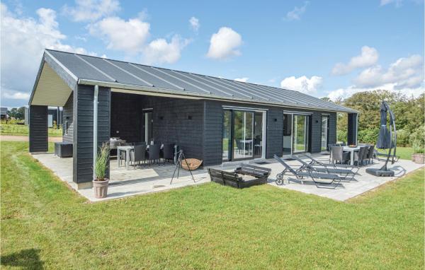 A la foto es mostra l'objecte Awesome Home In Haderslev With Kitchen situat a la ciutat de Haderslev.