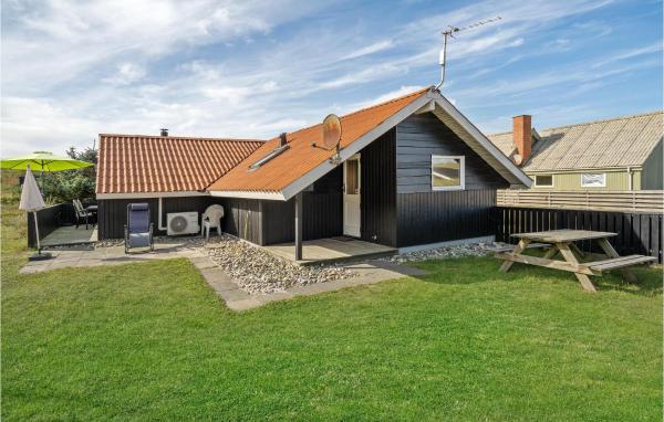 A la foto es mostra l'objecte Holiday Home Tingodden Hvide Sande Xi situat a la ciutat de Hvide Sande.