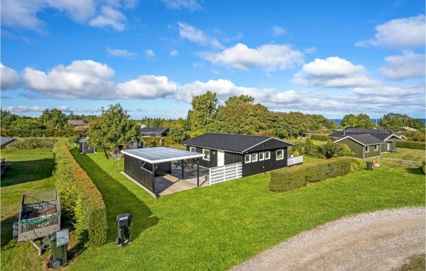 A la foto es mostra l'objecte Beautiful Home In Glesborg With Kitchen situat a la ciutat de Glesborg.
