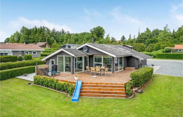 På billedet ses objektet 2 Bedroom Cozy Home In Juelsminde beliggende i byen Sønderby.