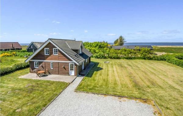 På billedet ses objektet Gorgeous Home In Skjern With Kitchen beliggende i byen Karsbæk.