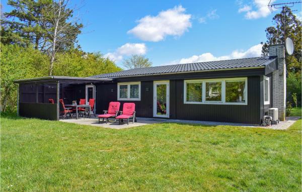 Na zdjęciu widoczny jest obiekt Three-Bedroom Holiday Home In Jagerspris położony w mieście Jægerspris.