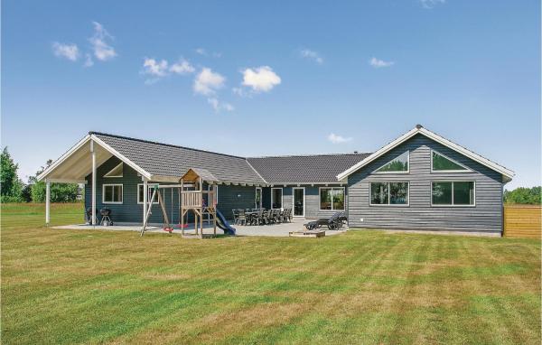 Lovely Home In Væggerløse With Sauna, Marielyst
