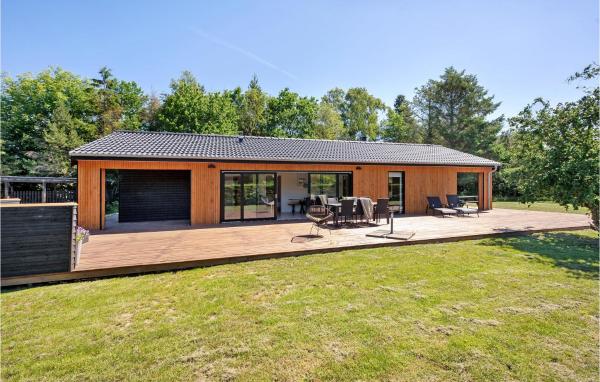 Na zdjęciu widoczny jest obiekt Lovely Home In Grenaa With Wifi położony w mieście Brøndstrup.