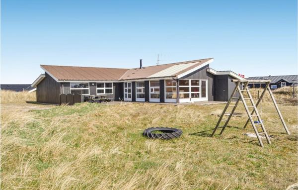 A la foto es mostra l'objecte Nice Home In Hvide Sande With Sauna situat a la ciutat de Bjerregård.