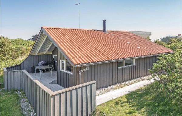På bilden syns objektet Three-Bedroom Holiday Home In Vejers Strand som ligger i staden Vejers Strand.