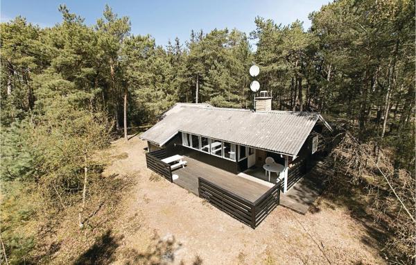 Nella foto è visibile l'oggetto Holiday Home Sirenevej Ix situato nella città di Dueodde.