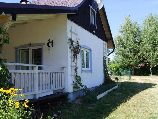 Kuvassa näkyy kohde Lawendowa Malanówka - domek nad jeziorem, joka sijaitsee kaupungissa Przesieki.