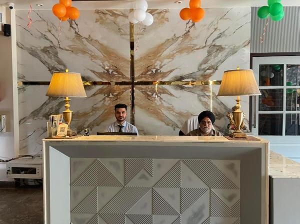 Na fotografii je vidět objekt Green Hotel & Restaurant nacházející se ve městě Pathankot.