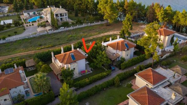 Nella foto è visibile l'oggetto VILLA-DANOS situato nella città di Afitos.