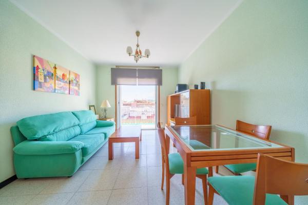 На фото показан объект HomeHolidaysRentals Snow - Costa Barcelona, расположенный в городе Пинеда-де-Мар.