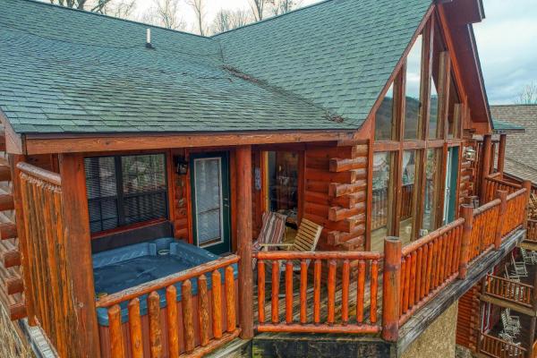 The photo shows the Kissing Retreat #269 located in the city of Sevierville.