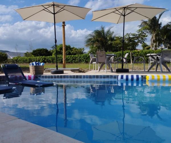 Nella foto è visibile l'oggetto Casa com piscina, privativa, diarista, em condomínio, Bonito-Pe situato nella città di São Joaquim do Monte.