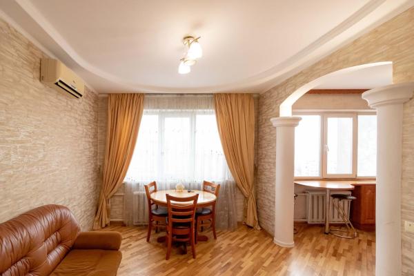 Kvartirkoff na Ozernaya 8, Kiev