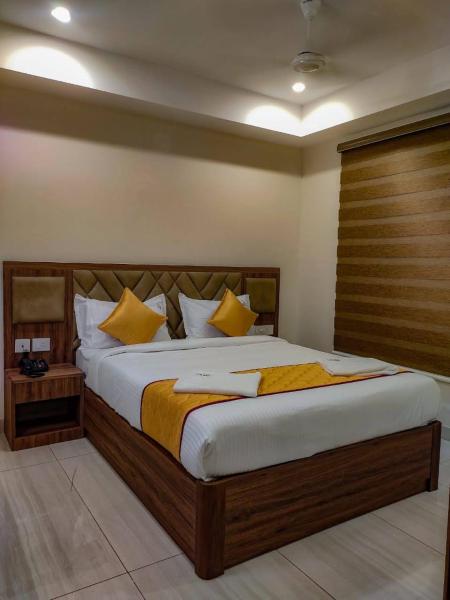 A la foto es mostra l'objecte RR Mount Elite Suites situat a la ciutat de Chennai.