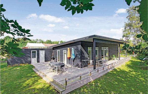 Nella foto è visibile l'oggetto Four-Bedroom Holiday Home In Juelsminde situato nella città di Juelsminde.