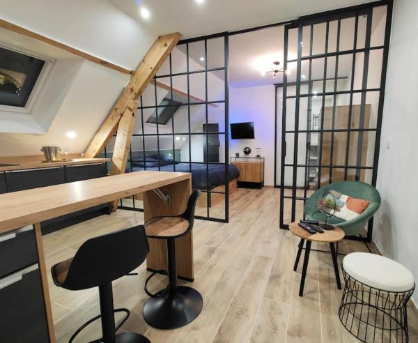 A la foto es mostra l'objecte Hypercentre : vue cathédrale - verrière - cosy situat a la ciutat de Amiens.
