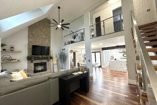 Na fotografii je vidět objekt Cheerful 4 bedroom home w/ fireplace & game room nacházející se ve městě Mason.