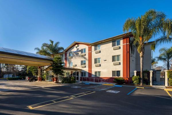 A la foto es mostra l'objecte Comfort Inn Gilroy situat a la ciutat de Gilroy.