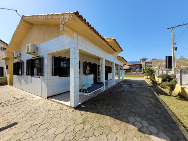 A la foto es mostra l'objecte Pousada Genoveva - Casa a beira mar situat a la ciutat de Laguna.