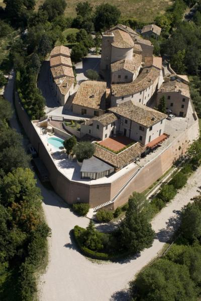 På billedet ses objektet Casa Oliva borgo del Benessere delle Marche beliggende i byen Bargni.