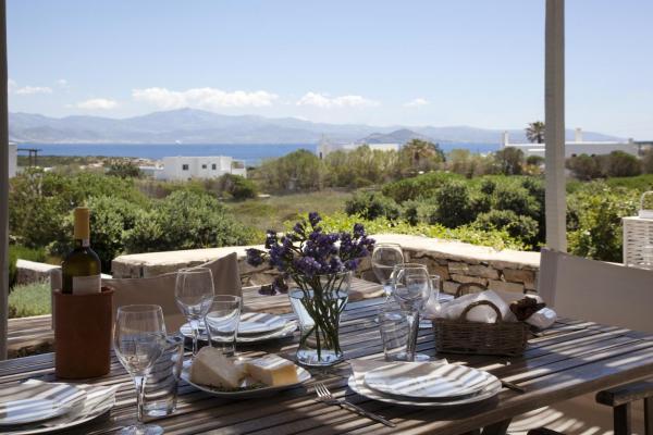På billedet ses objektet Kallisti Myrtia · Idyllic Holiday Villa - Views, Garden, nr Beach beliggende i byen Naousa.