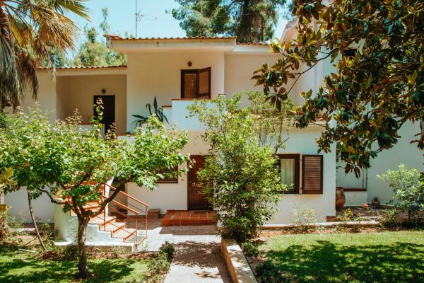 Holiday Home In Sani's Pine Forest Near The Sea - Халкидики