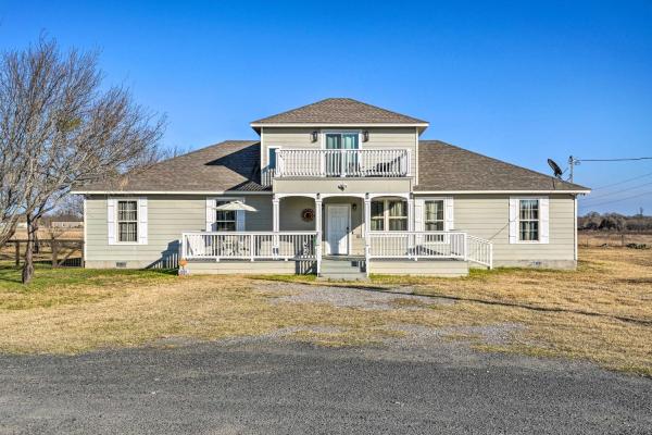 A la foto es mostra l'objecte Peaceful Atascosa Home with Balcony and Deck! situat a la ciutat de Von Ormy.