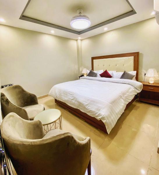 Grand Luxury Hotel Multan, Мултан