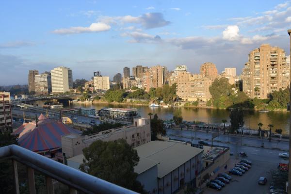 A la foto es mostra l'objecte Agouza NileView Apartment situat a la ciutat de El Caire.