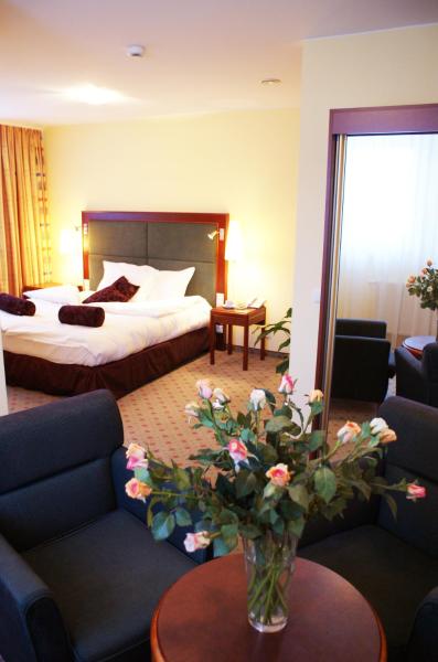 Na zdjęciu widoczny jest obiekt Hotel Wilga by Katowice Airport położony w mieście Tapkowice.