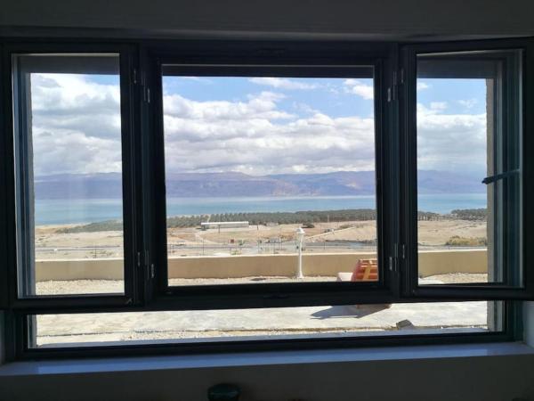 A la foto es mostra l'objecte Charming unit in Dead Sea situat a la ciutat de Ovnat.