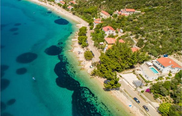 The photo shows the Amazing Home In Martinscica located in the city of Vrana.
