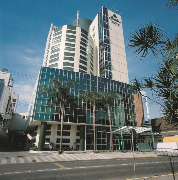 Na fotografii je vidět objekt Bourbon Convention Hotel Joinville nacházející se ve městě Joinville.