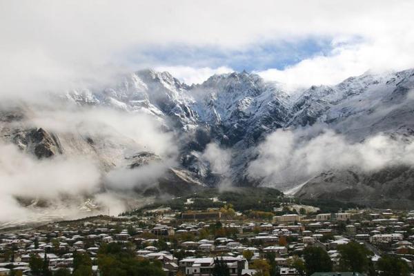 A la foto es mostra l'objecte HQ of Nove situat a la ciutat de Kazbegi.