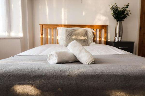På billedet ses objektet Homely Contractor House - Enjoy Free, Convenient Parking beliggende i byen Luton.