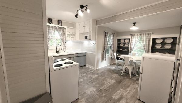 A la foto es mostra l'objecte Charming 2 Bedroom 1 Bath Farm Style House situat a la ciutat de Salem.