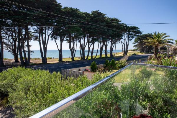 Luxurious 4 Bedroom House With Stunning Beach View In St Leonards - Melbourne