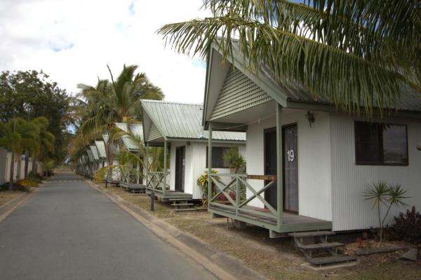 The photo shows the Central Tourist Park located in the city of North Mackay.