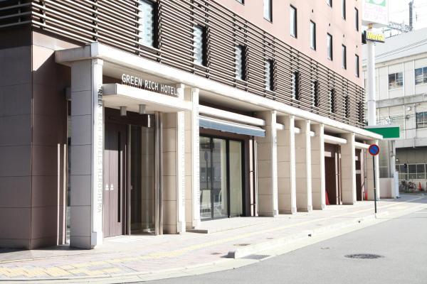Na zdjęciu widoczny jest obiekt Green Rich Hotel Hiroshima Shinkansenguchi (Artificial hot spring Futamata Yunohana) położony w mieście Hiroszima.