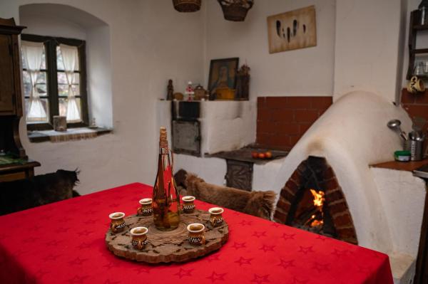 A la foto es mostra l'objecte Casa Sub Magrin situat a la ciutat de Vălişoara.