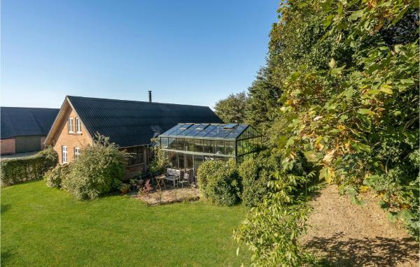 A la foto es mostra l'objecte 5 Bedroom Awesome Home In Erslev situat a la ciutat de Flade.